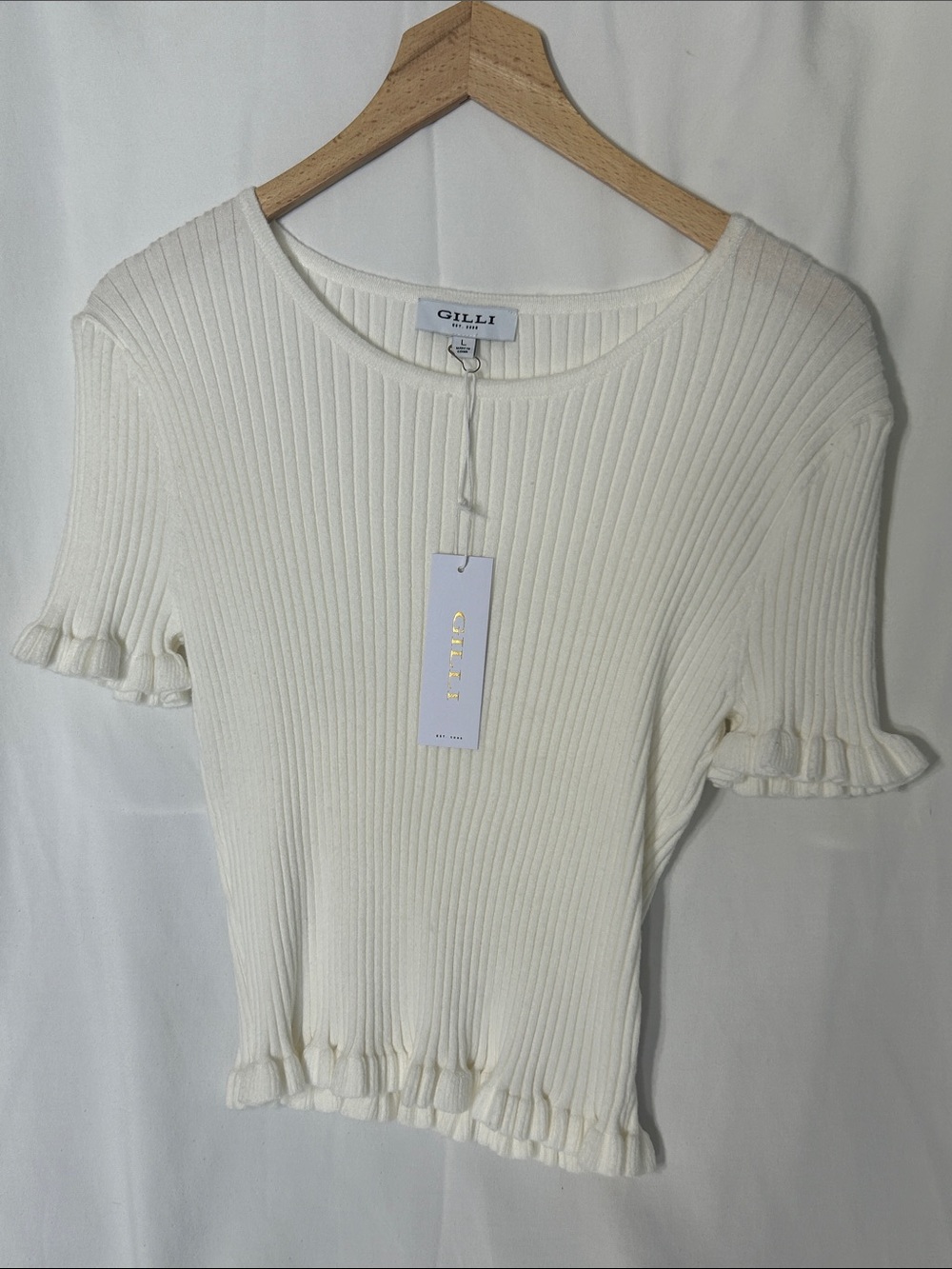Gilli Ivory Ribbed Short Sleeve Top with Ruffle Trim